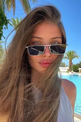 ARIANA - picture 1 of 6