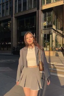 LILI - picture 1 of 6