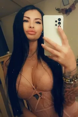 Becky - picture 2 of 6