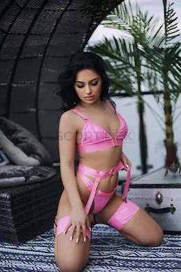 Ellana - picture 1 of 6