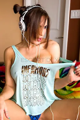 Julia - picture 20220915 of 6