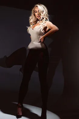 Belinda - picture 1 of 7