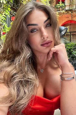 Xyla - picture 1 of 7