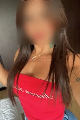 Karina - picture 1 of 4