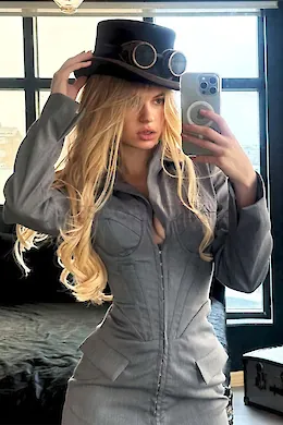 Barbie - picture 1 of 9