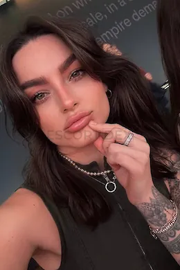 Macy - picture 3 of 6