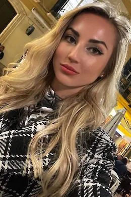 Essie - picture 1000072257 of 6