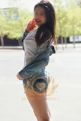 sandra - picture 1 of 6