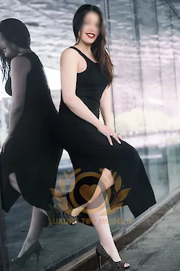 sandra - picture 1 of 6