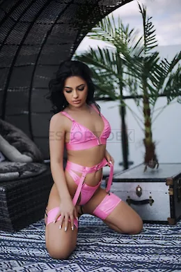 Elle - picture 1 of 6