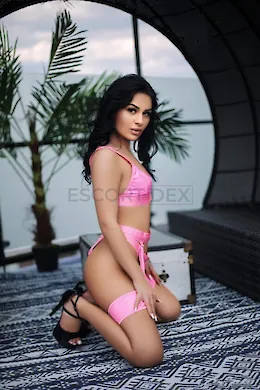 Elle - picture 1 of 6