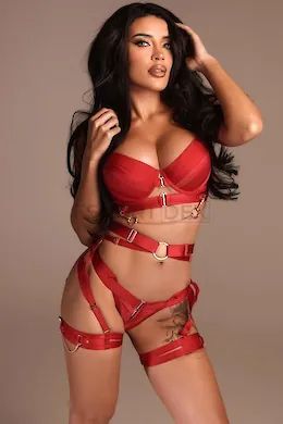 Julia - picture 1 of 9