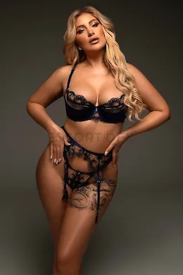 Camilla - picture 1 of 9