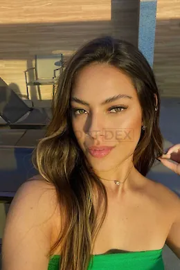 Yasmin Castro - picture 1 of 6