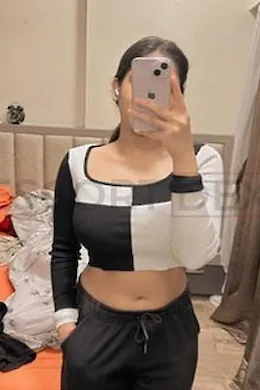 Yami Kaur - picture 8 of 3