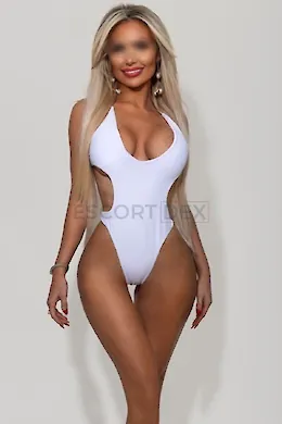 Holly - picture 8 of 6