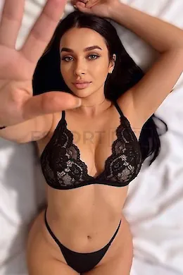 Karina - picture 5 of 4