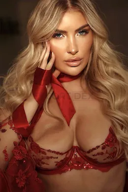 Camilla - picture 1 of 9