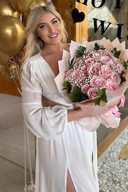 Camilla - picture 1 of 9