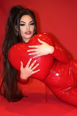 Bettina - picture 1 of 8