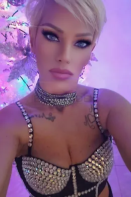 Melina - picture 1 of 6