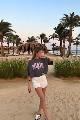 Dee - picture 1 of 6