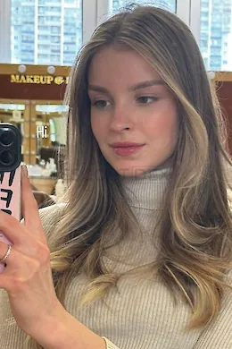 Dee - picture 1 of 6