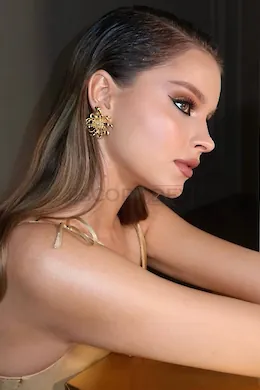 Dee - picture 1 of 6