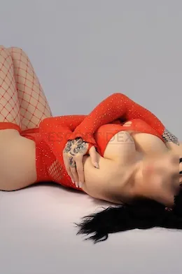 Izzy - picture 1 of 4