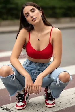 Chiara - picture 1 of 5