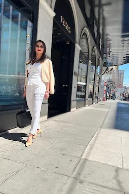 Bella - picture 1 of 3