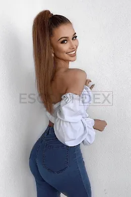 Delia - picture 1 of 4