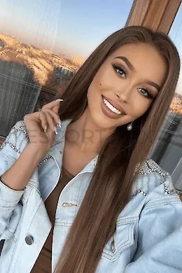 Delia - picture 1 of 4