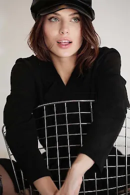 Vicky - picture 1 of 9