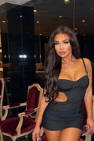 Axelle available in Londen