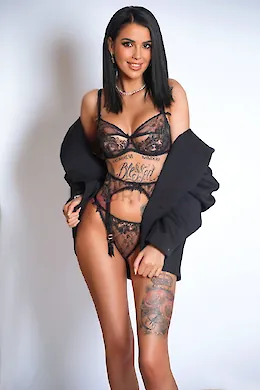 Lara - picture 7 of 3