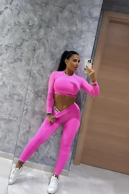 Roxy - picture 1 of 8