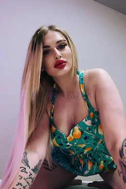 Amira - picture 1 of 7