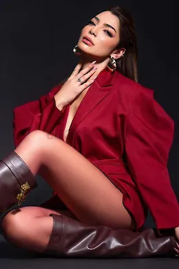 Lorna - picture 1 of 9