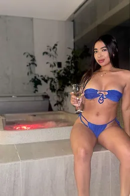 ANDREA - picture 1 of 7