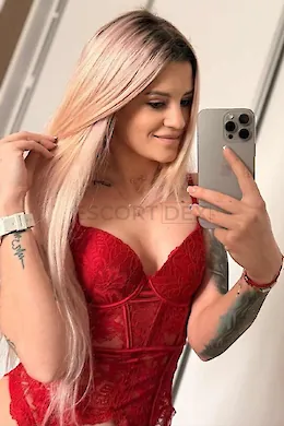 Lia - picture 3 of 6