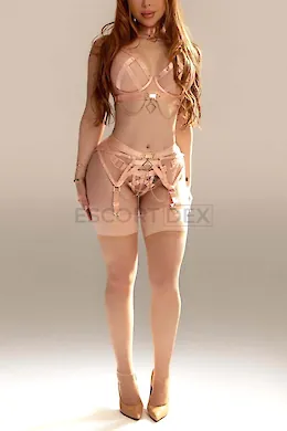 Ashton - picture 1 of 8