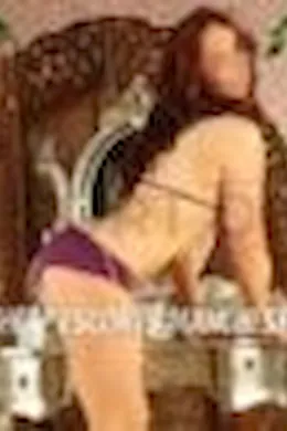 Julia - picture 1 of 3