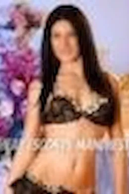 Laura - picture 1 of 5