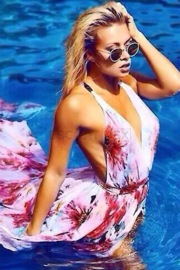 Alisa - picture 1 of 5