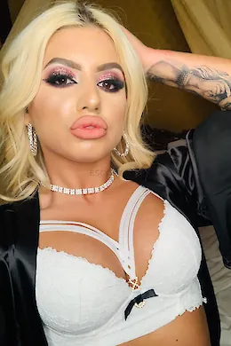 Sophia - picture 1 of 6