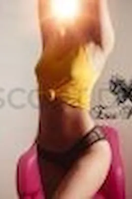 Laura - picture 1 of 6