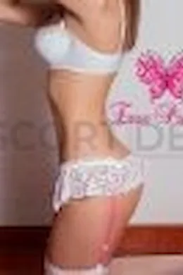 Liz - picture 1 of 6