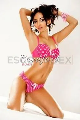 Aisha - picture 1 of 4