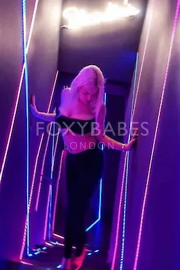 Naomi - picture 1554723385 of 3